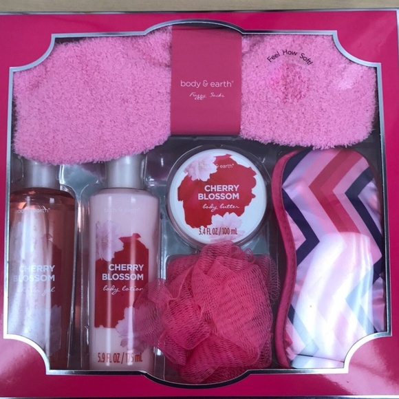 Body-and-Earth-Cherry-Blossom-Luxury-Bedtime-Set- - Picture 2 of 3